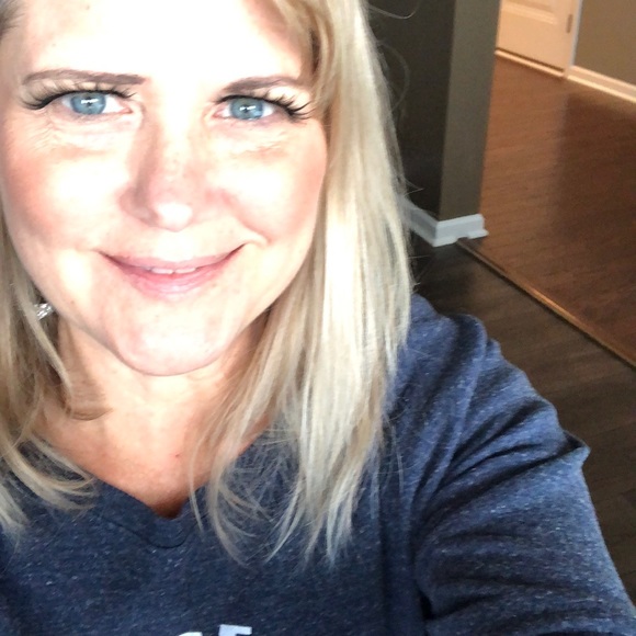 Meet your Posher, Julie - Picture 2 of 2